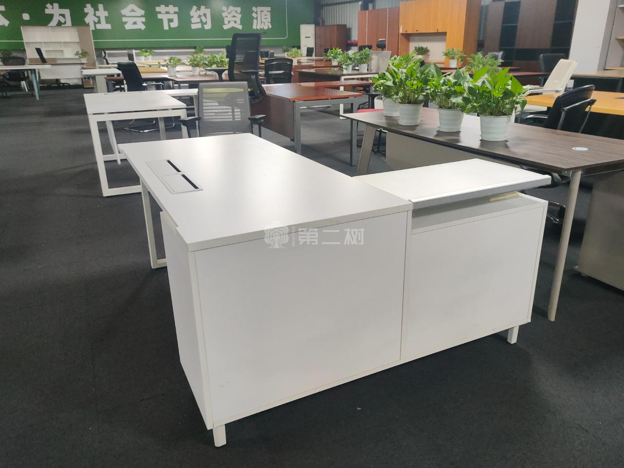 白色二手班臺(tái)老板桌經(jīng)理桌主管行政辦公桌電腦桌